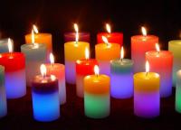 چرا شمع کلیسا در خانه ترقه می‌زند؟