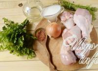 Stewing chicken legs in a slow cooker